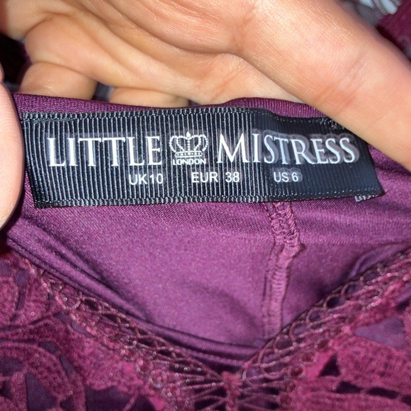 Burgundy lace column gown with v-neckline and long sleeves. Size 6. - Picture 5 of 6